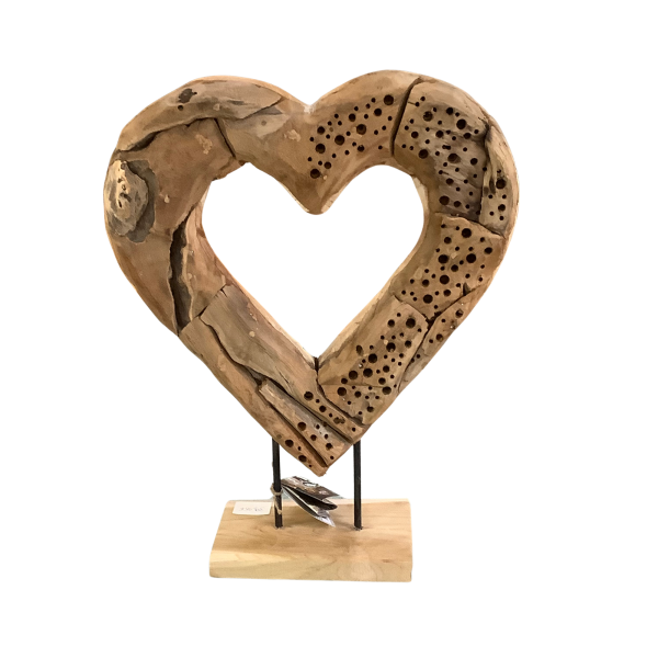 Statue herz aus erodiertem Holz